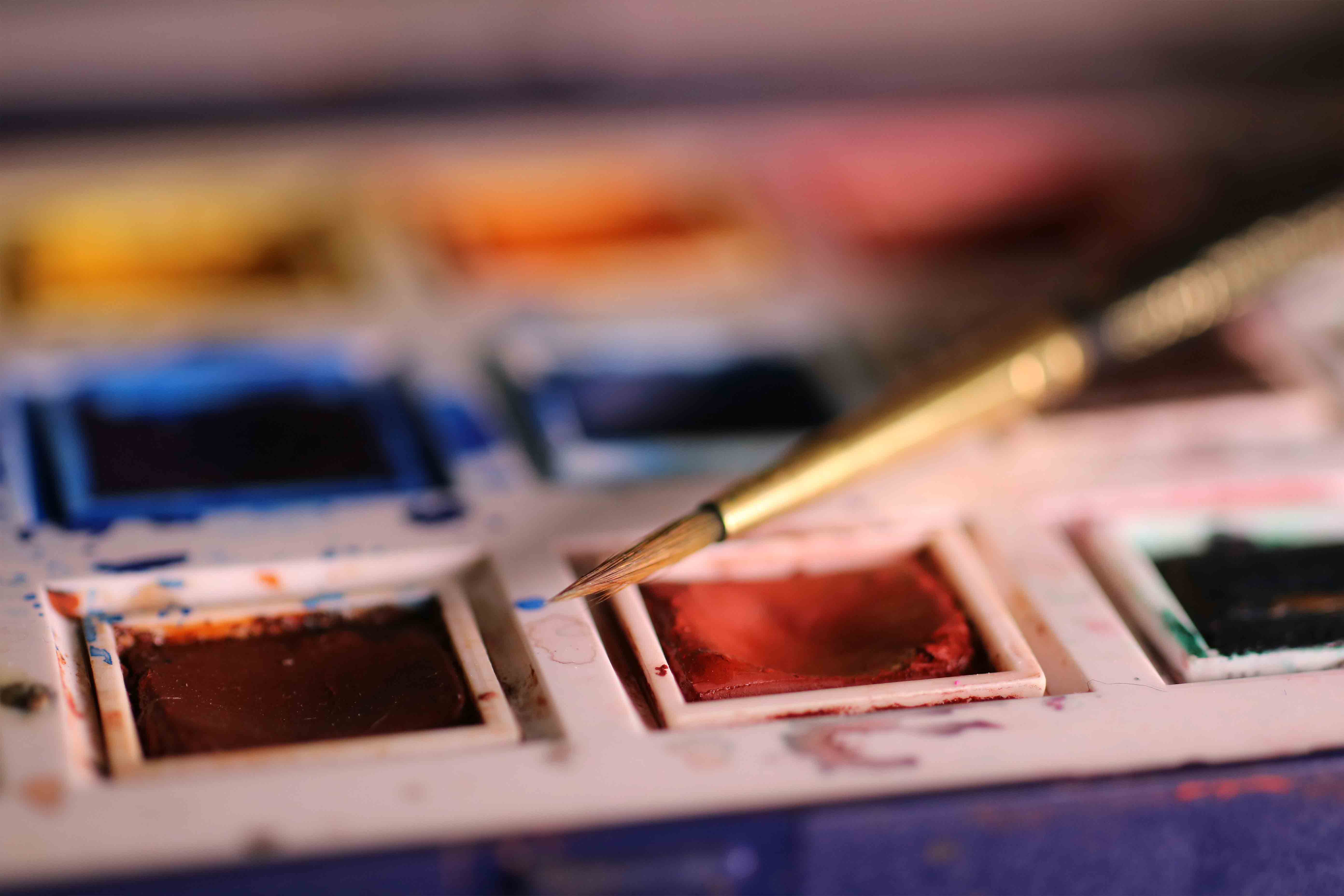 InnocentDrinks, paint and paintbrush